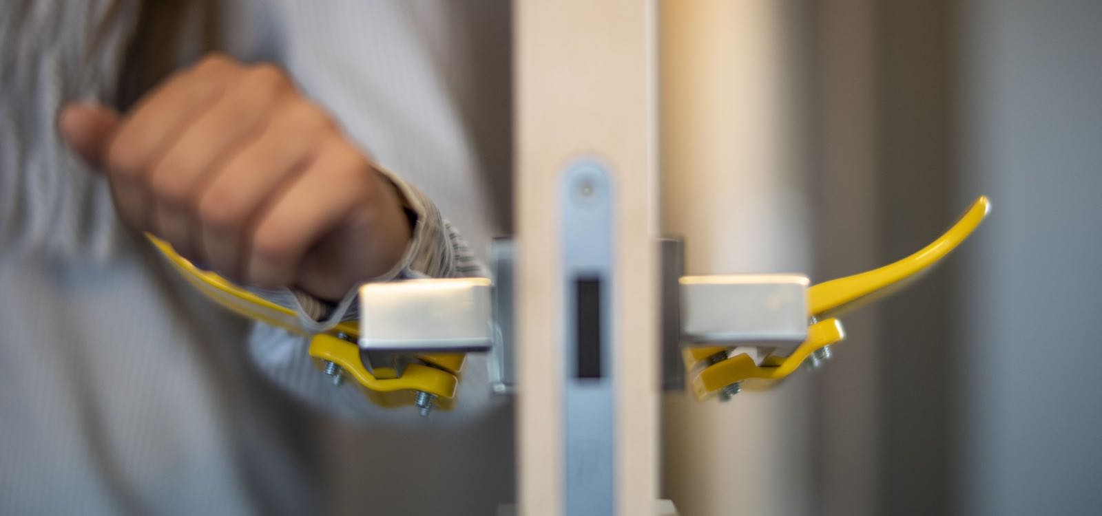 Door Handle - Touchless